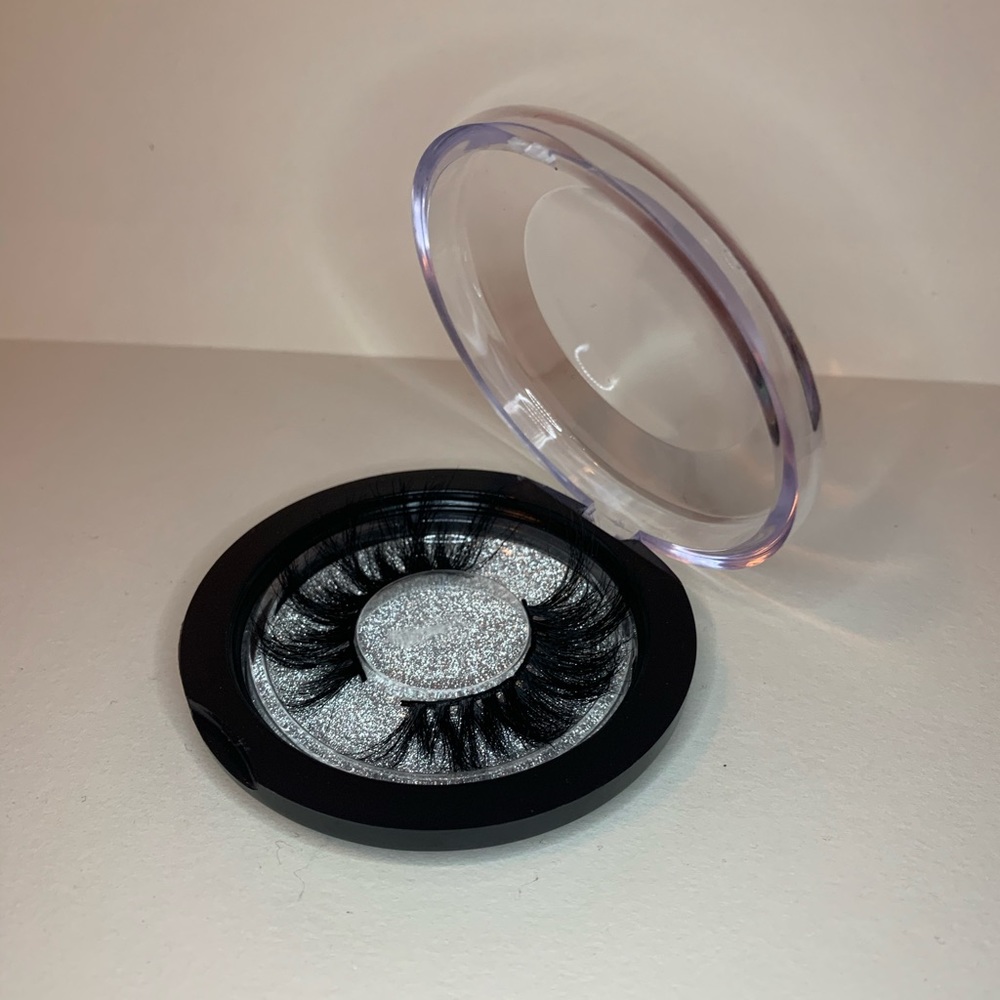 Full gorgeous lashes